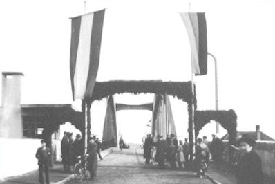 abruecke-einw1951flaggen